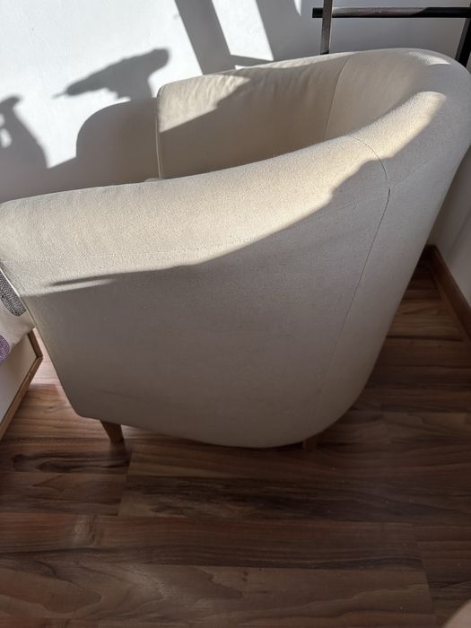 Poltrona IKEA (modelo CARLSTA) – bege