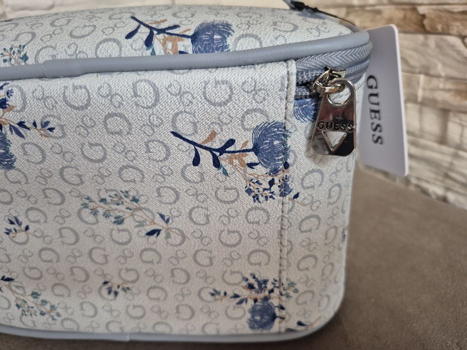 Kosmetyczka Damska Kuferek Guess