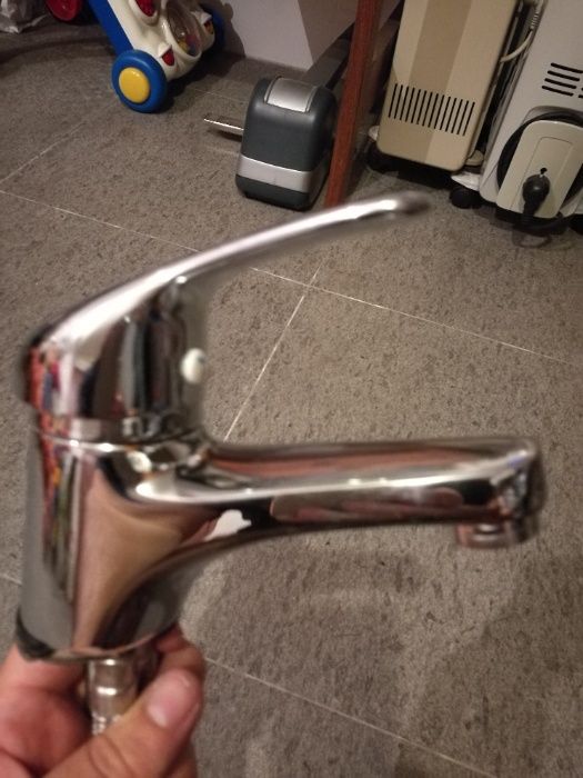 Chrome Single-Handle Basin Faucet for Toilet Bathroom.64739987270017120