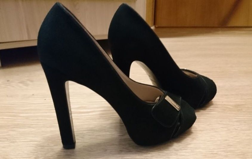 36 р.Туфлі чорні з натуральної замши,  Emanuele Gelmetti