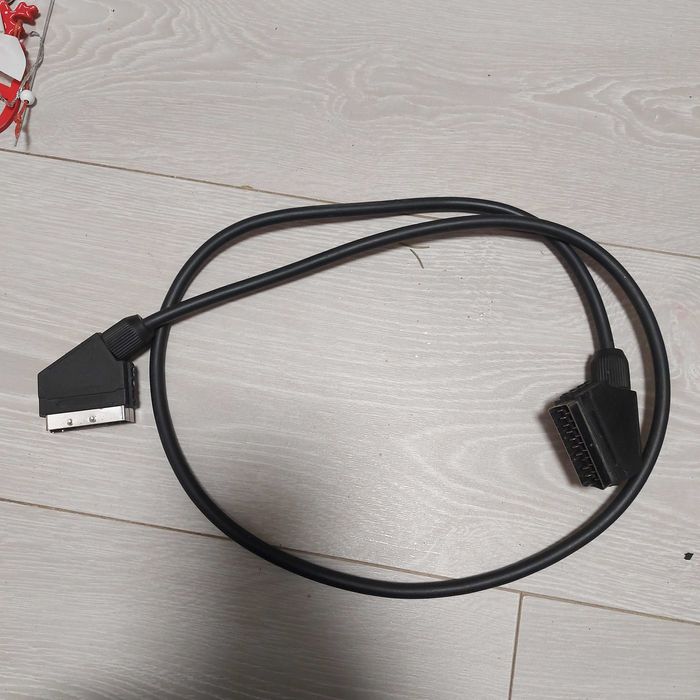 + шнури і зарядні для телефонів