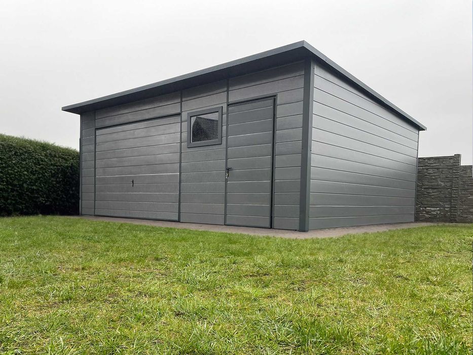 Garaż ocieplany z płyty warstwowej 6×5,5m – grafit