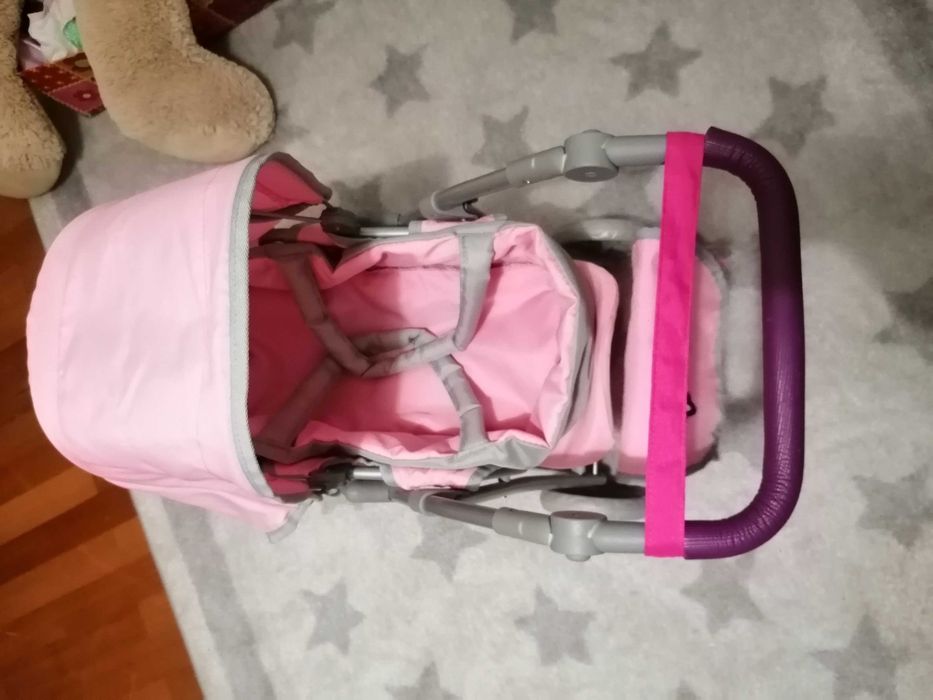 Carinho de bonecas
