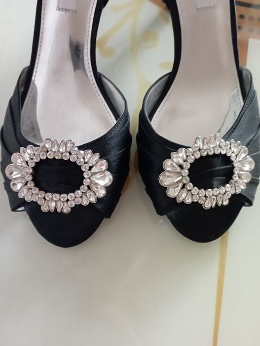 Туфлі , босоніжки Nina