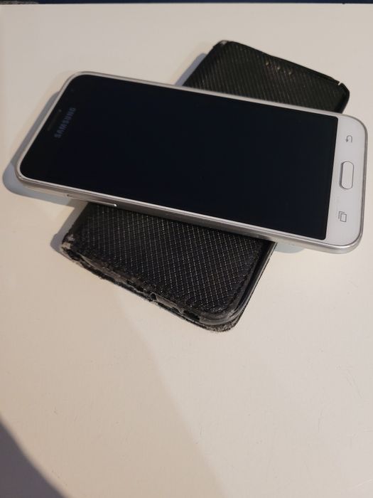 Sprzedam Samsung Galaxy J3 etui szkło