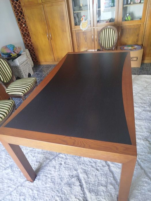 Mesa de jantar grande moderna