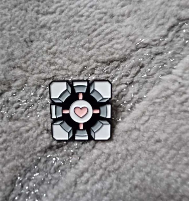 Uroczy pin rozowe serduszko