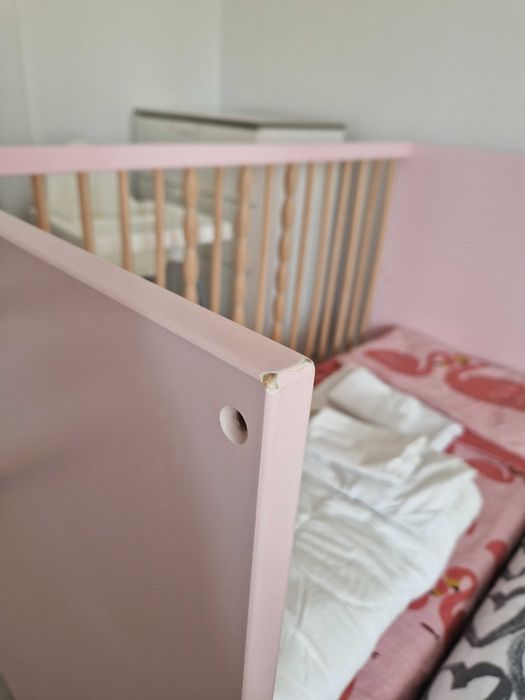 Vendo berço, carrinho, canguru e cadeirinha de elevação. Em bom estado