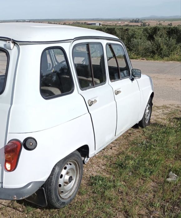 Renault 4L  em excelente estado