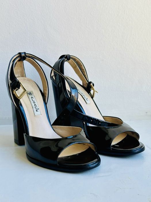 Босоніжки літні, лакова шкіра