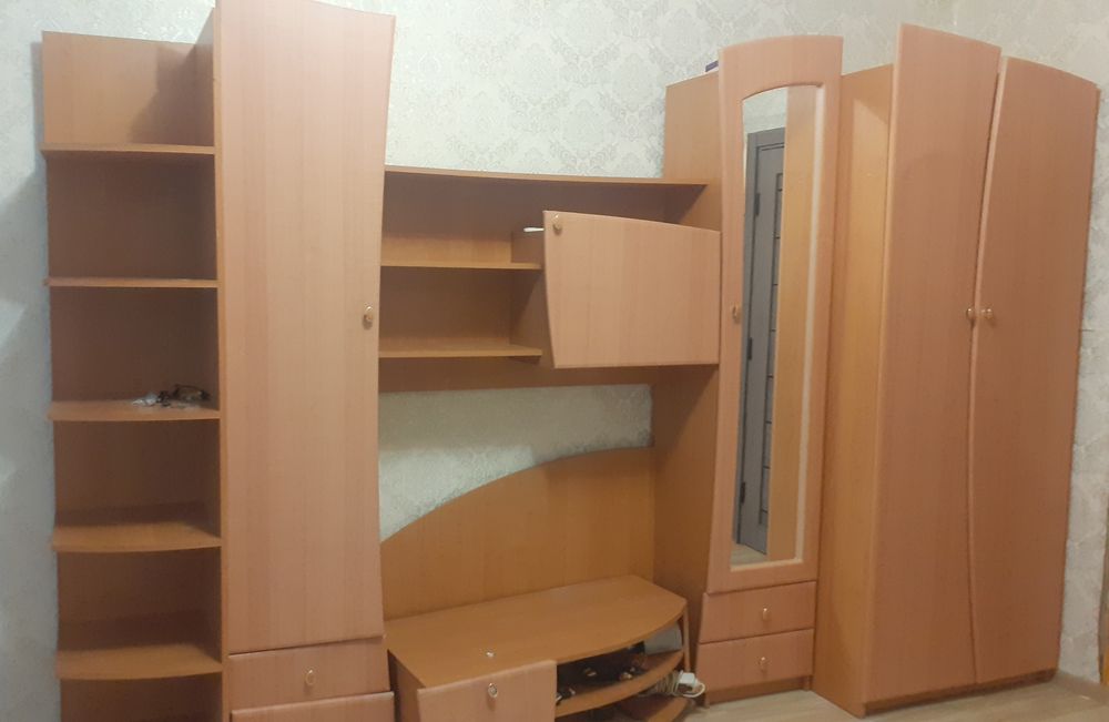 Продається  стінка