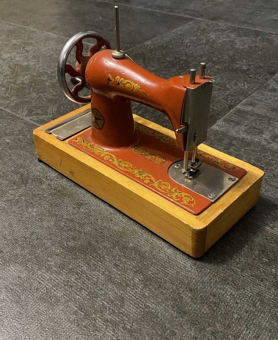 Детская швейная машинка ДШМ-1 СССР