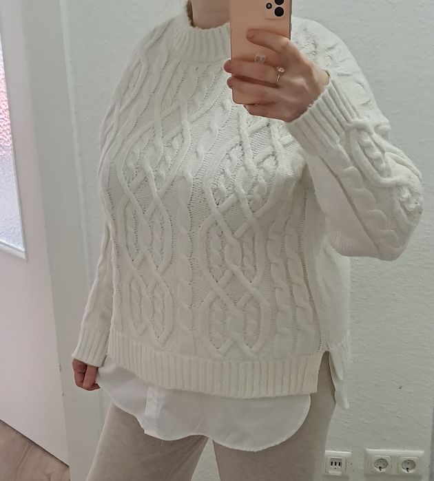 Свитер белый с имитацией рубашки