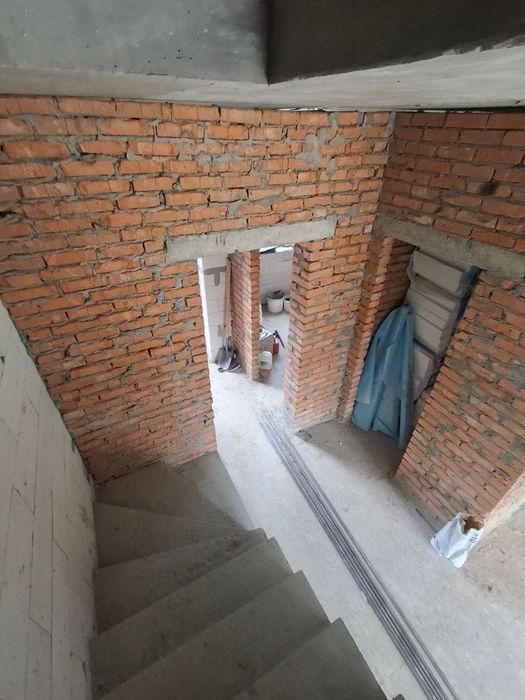 Продам Таунхаус на вул. Молодіжній, 103 м², ділянка 1,8 сотки — 79 000 $. Автономне Опалення. Власне Паркомісце. Готові Документи.
