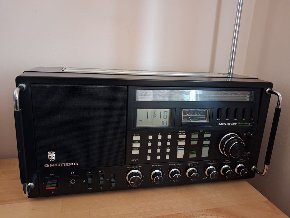 Продам радіо GRUNDIG SATELLIT 600