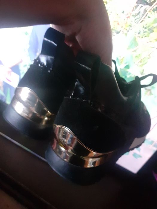 Buty sportowe adidasy czarno złote