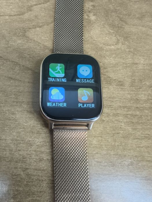 Smartwatch U.S. Polo Assn. – złoty, stalowa bransoleta mesh, elegancki