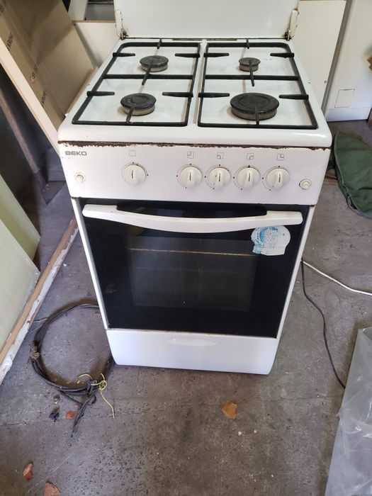 Продам газовую плиту