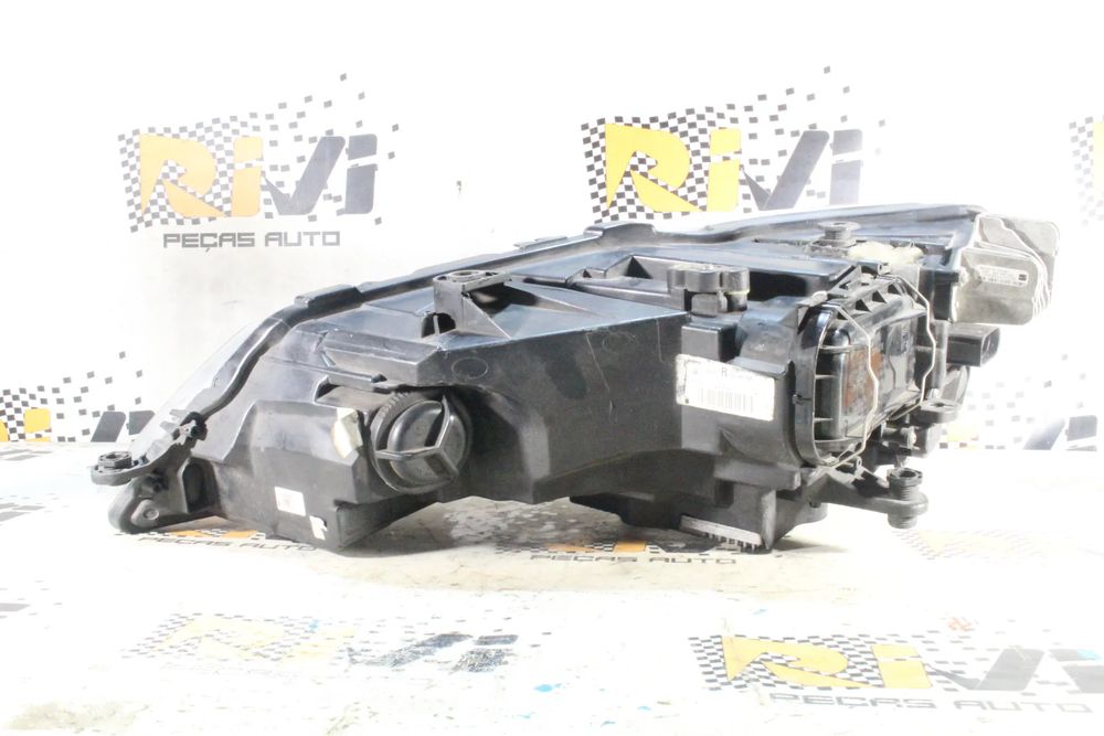 Ótica / farol direita SEAT Leon (5F1)