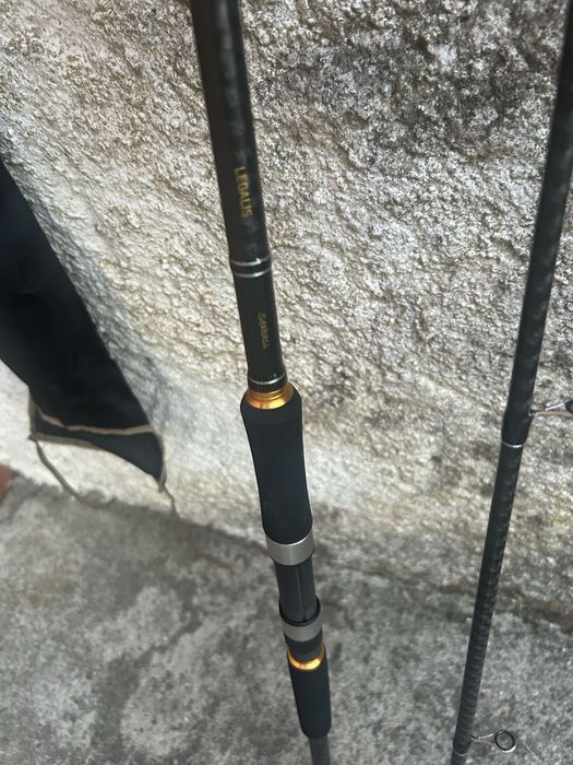 Cana de pesca daiwa spinning carbono + carreto vega + amostras