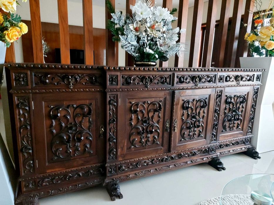 Aparador em carvalho trabalhado