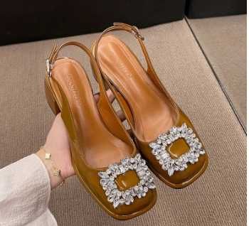 Босоніжки, сандалії. Нові