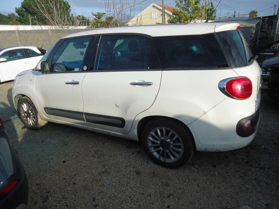 Fiat 500L MPW Lounge 1.3 JTDM 95cv (330A1000) de 2014 só ás peças