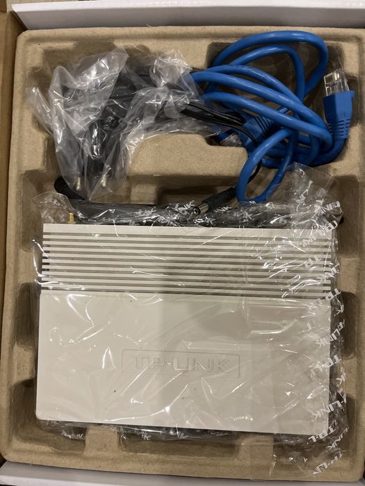 Роутер TP-link model No.TD-W8901G швидкість передачі даних 54Mbps.