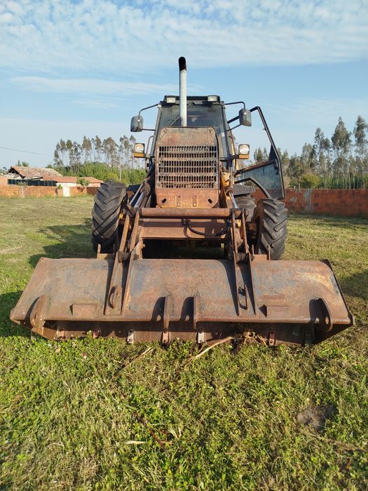 Máquina retroescavadora
