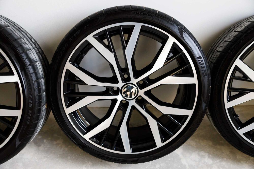 Koła felgi Golf R GTI Clubsport 19 z oponami Pirelli 235/35/R19