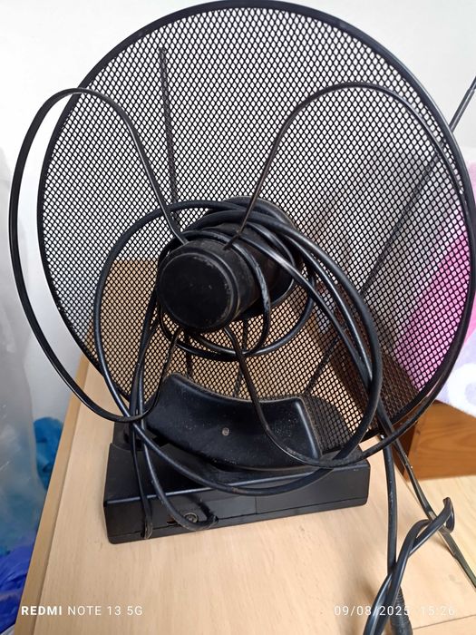 Antena TV Digital Interior – TDT | Compacta e Fácil de Usar