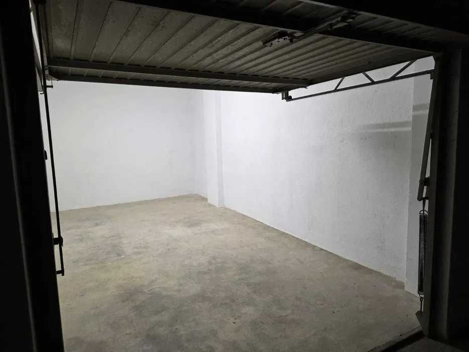 Garagem Fechada Box (junto a Telepizza Santo Ovídio)