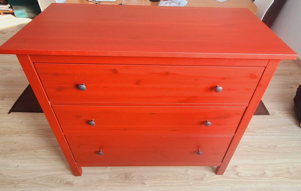 Aparador/comoda e mesa de refeições/secretária-  cor de laranja