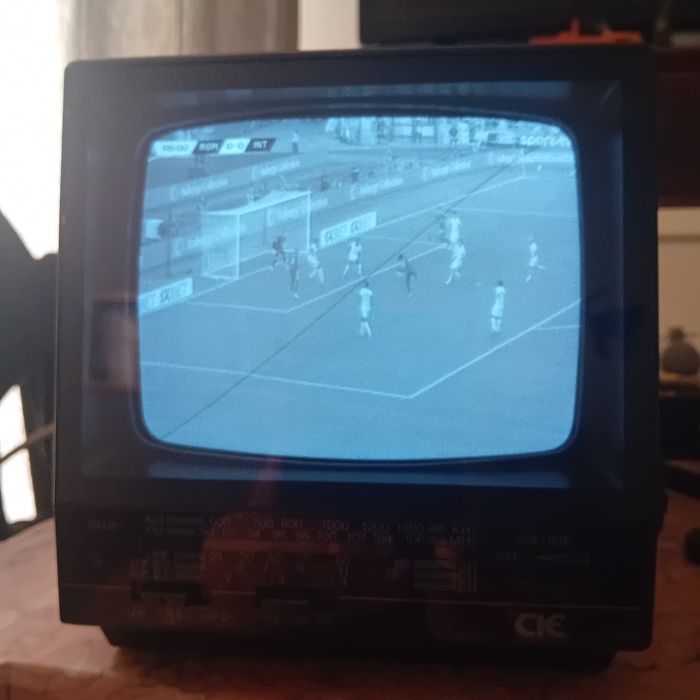 Tv e rádio cie portátil