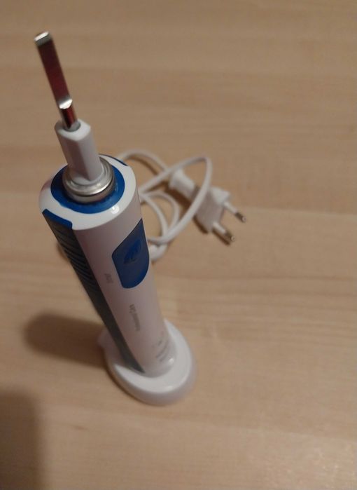 Máquina Escova de Dentes Elétrica Oral-B Pro 600 Sensi UltraThin