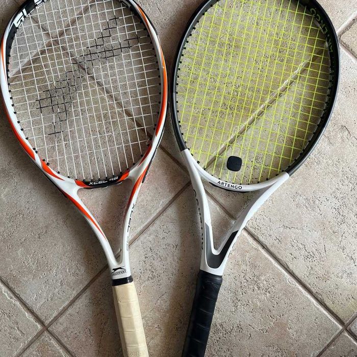 Duas tenis racquetas com mochila de tenis