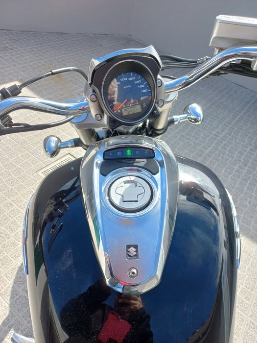 Suzuki Intruder M800