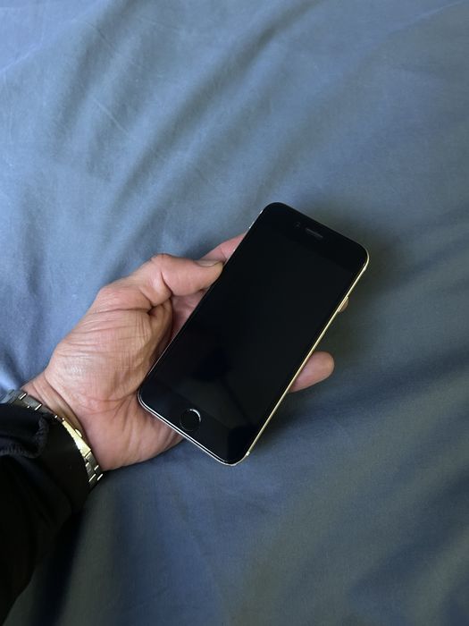 IPhone 6 dourado e preto