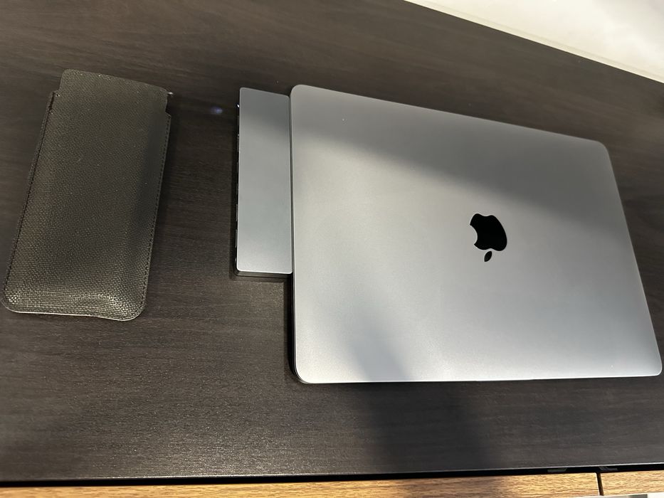 MacBook Pro M2 13" Impecável (Como Novo) + Hub Dedicado + Extras