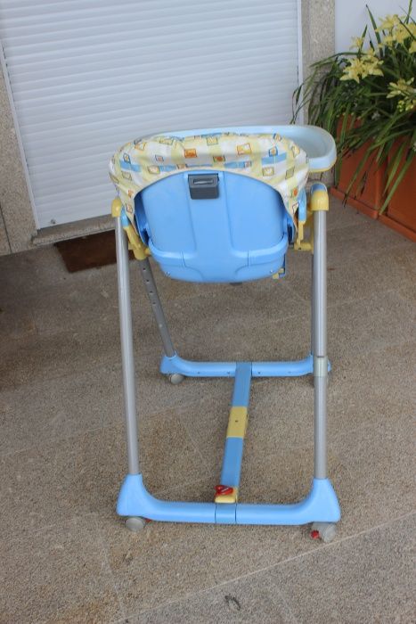Cadeira de bebé para jantar
