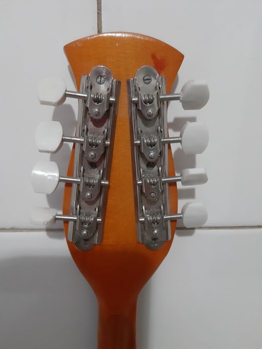 Продам мандолину 8-ми струнную