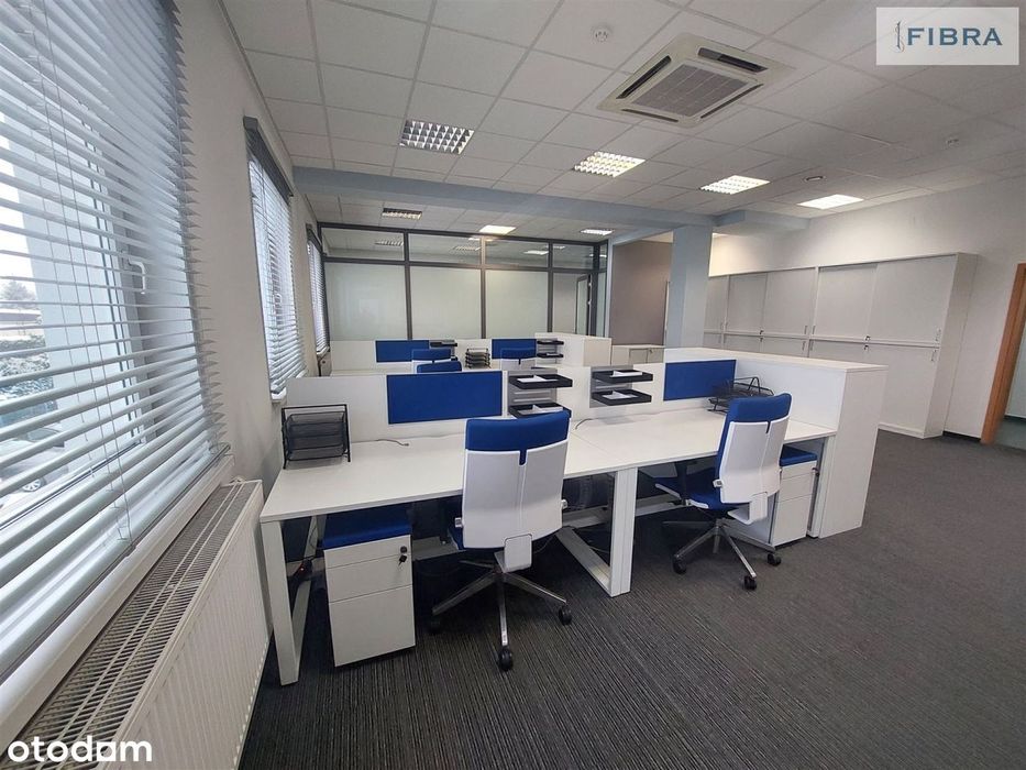 Lokal biurowy wyposażony w stanowiska pracy