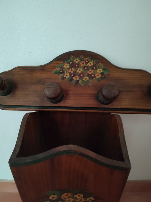 Chapeleira+ cabide em madeira