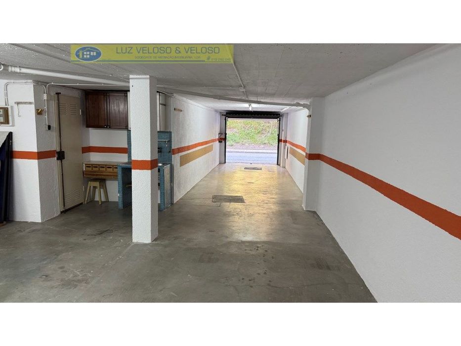 Garagem em Tercena, 76m2 com Wc e saída direta para a rua