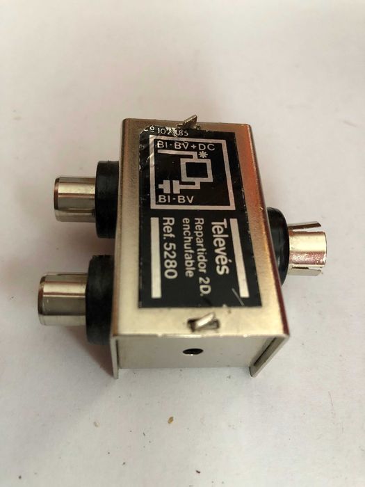 Rozdzielacz TV  wtykowy rozgałęźnik złącze Televes