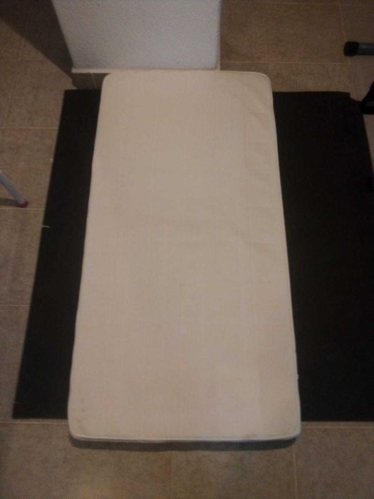 Colchão para cama  de bebé