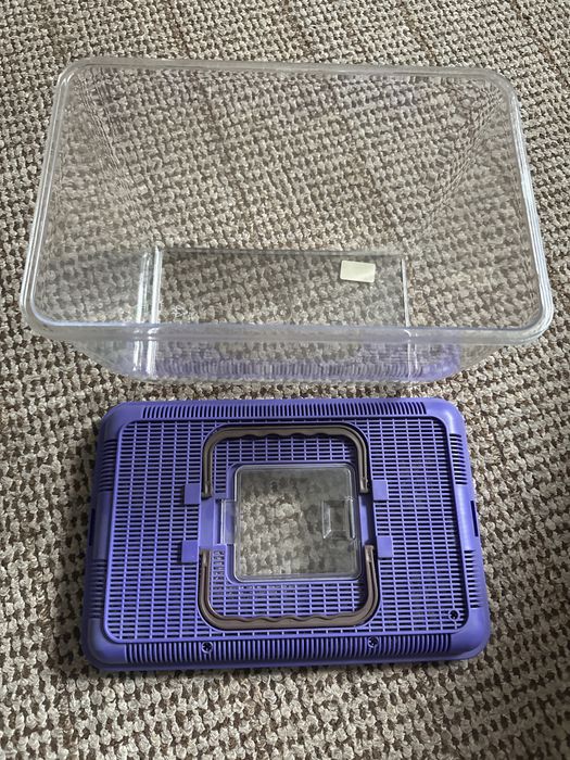 Plastikowy ponemnik do przenoszenia gada/gryzonia