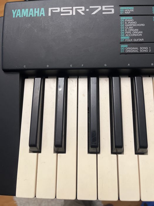 Yamaha:PSR-76 ;PSR-78+навушники