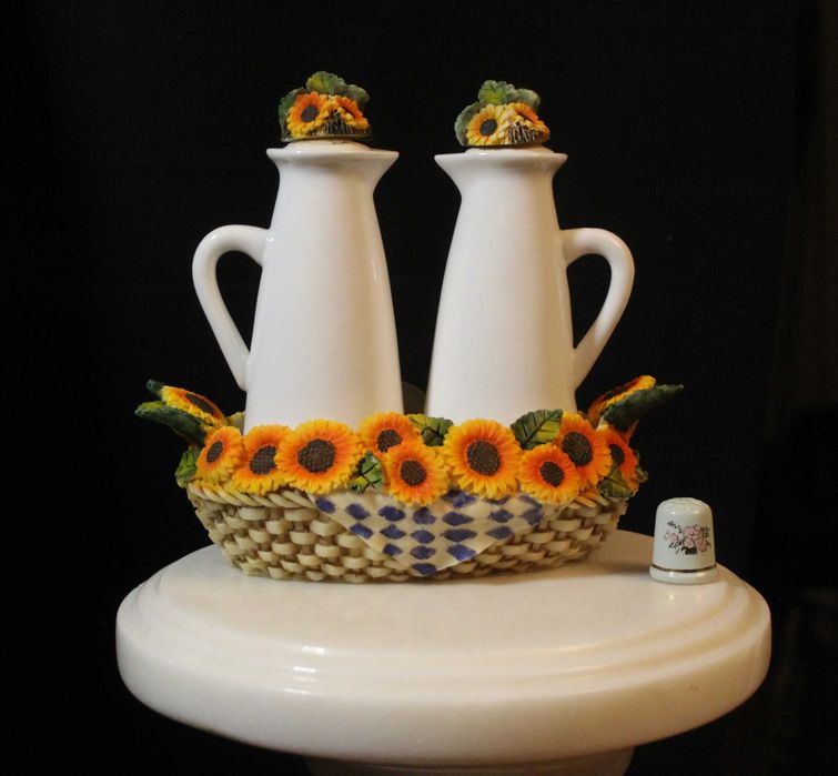 Galheteiro dos anos 70, com girassóis pintados à mão