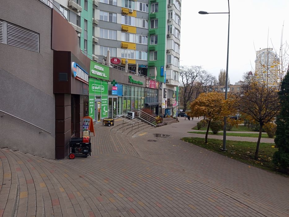 Здам фасадне приміщення 250м2